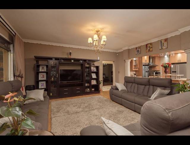 4 BEDROOM HOUSE FOR SALE IN BRACKENHURST